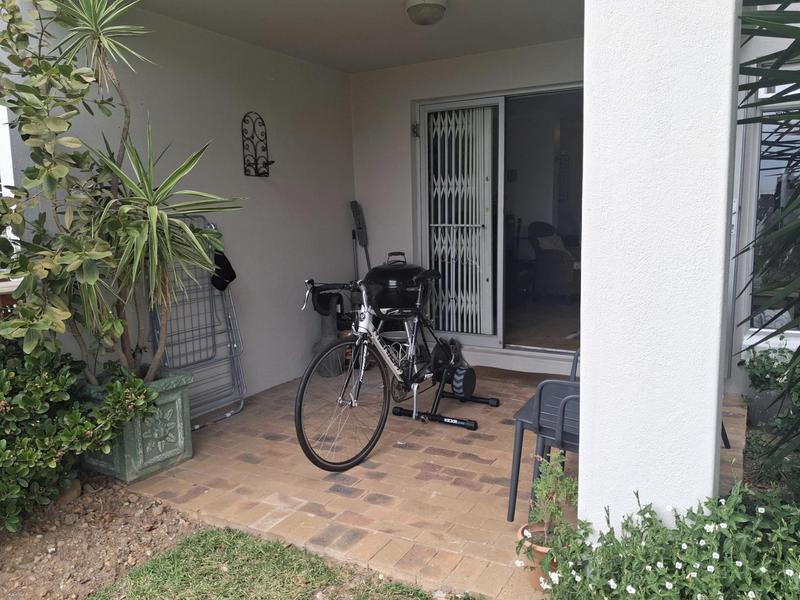 1 Bedroom Property for Sale in Vredehoek Western Cape